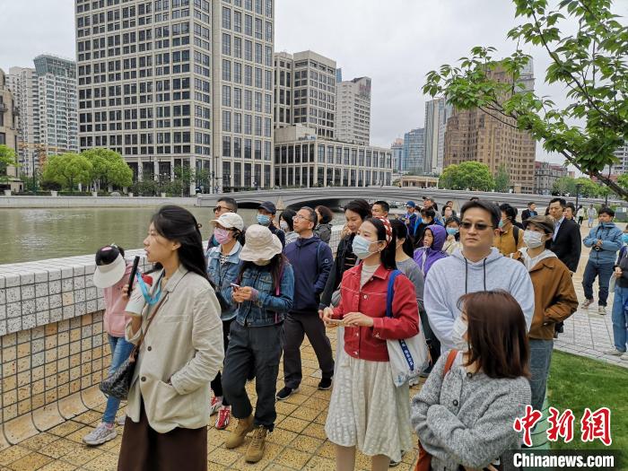 新階層人士走讀黃浦蘇州河沿岸?！》队畋?攝