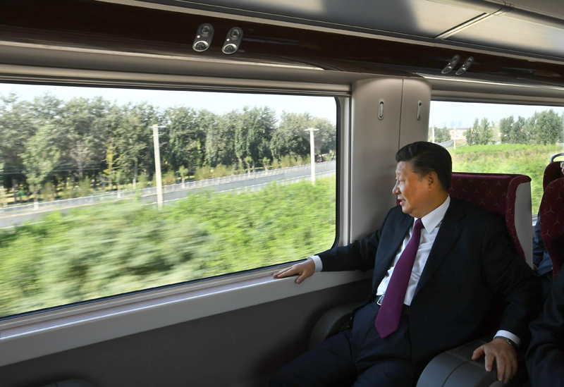 2019年9月25日，習(xí)近平總書記乘坐軌道列車前往北京大興國(guó)際機(jī)場(chǎng)。