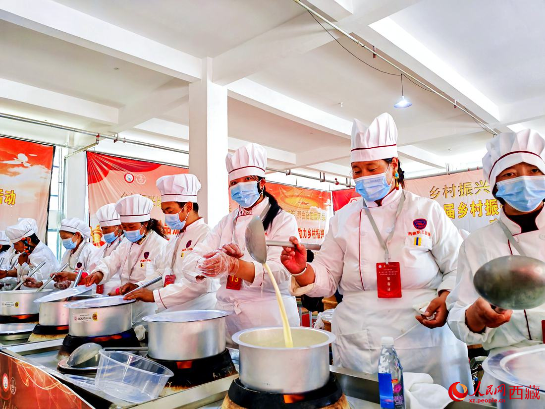 廚藝比拼。人民網(wǎng) 李海霞攝